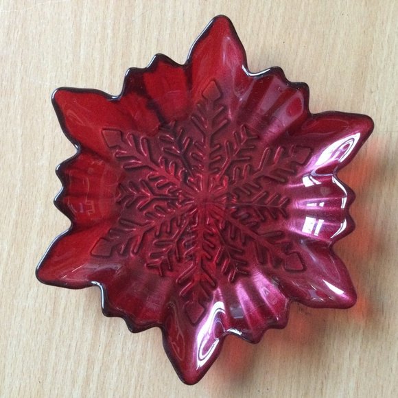 Akcam Turkish Vintage Christmas Red Snowflake Glass Dessert Plate Handmade 6.25" - Picture 2 of 5